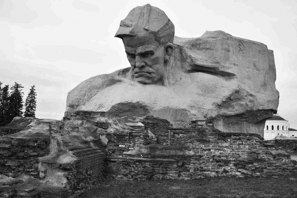 © РИА Новости / В. Толочко Памятник защитникам Брестской крепости на территории мемориального комплекса «Брестская крепость – герой».